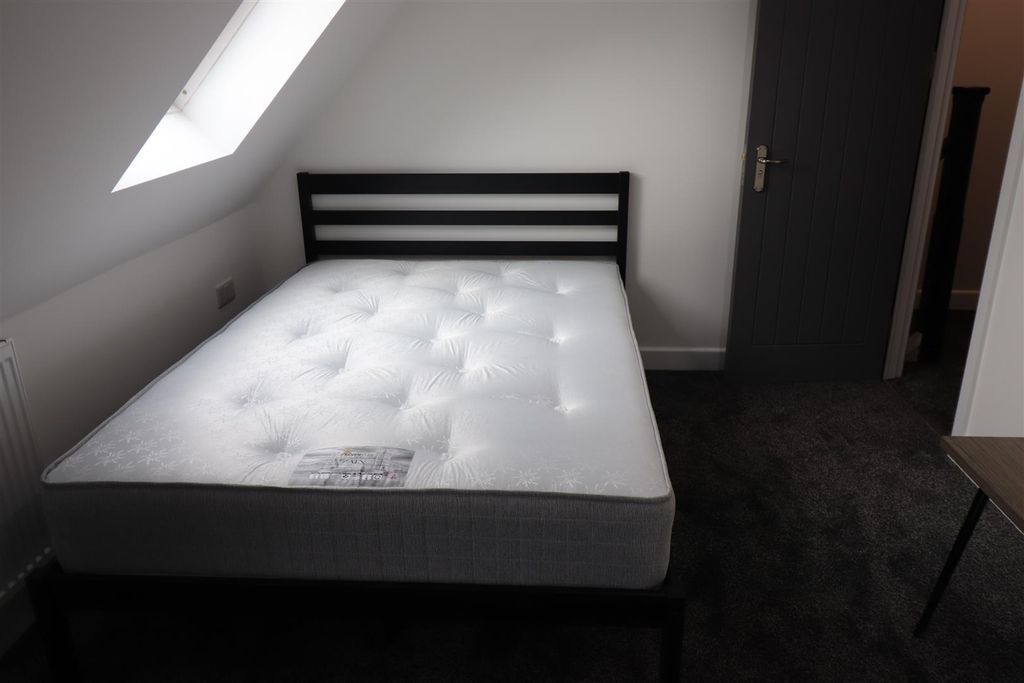 Property photo 3 of 7 78 Charter (59).Jpg