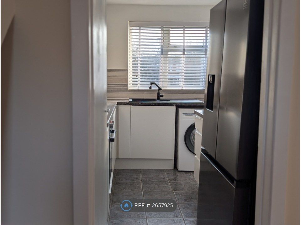 Property photo 2 of 10 Kitchen