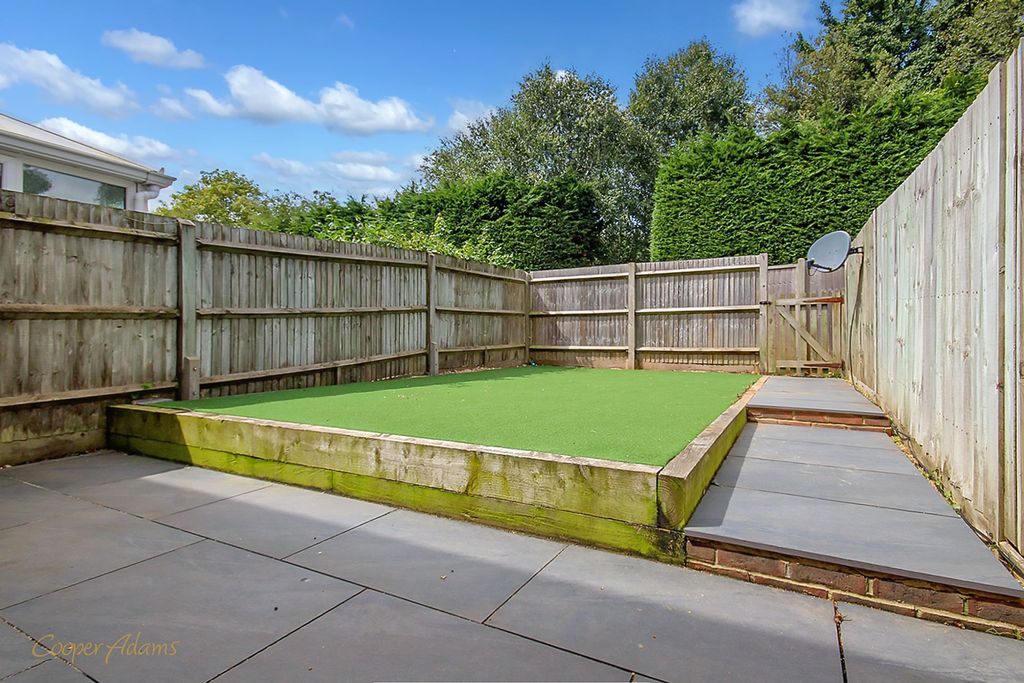 Property photo 2 of 12 Garden