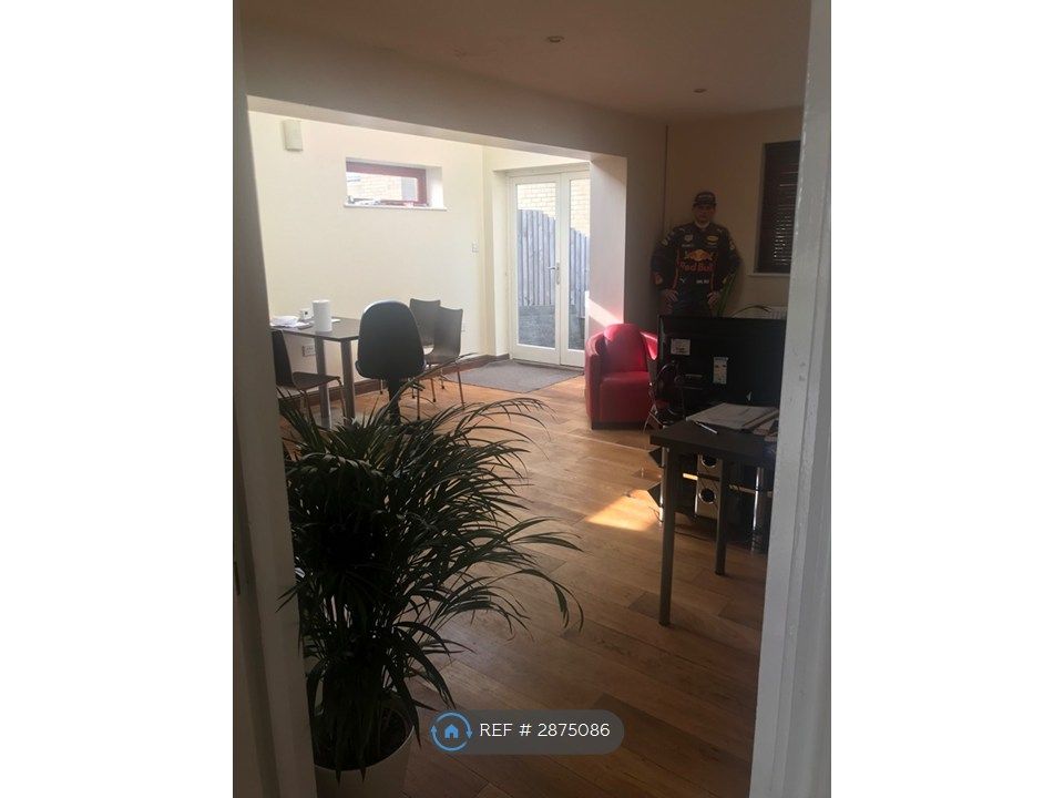 Property photo 2 of 35