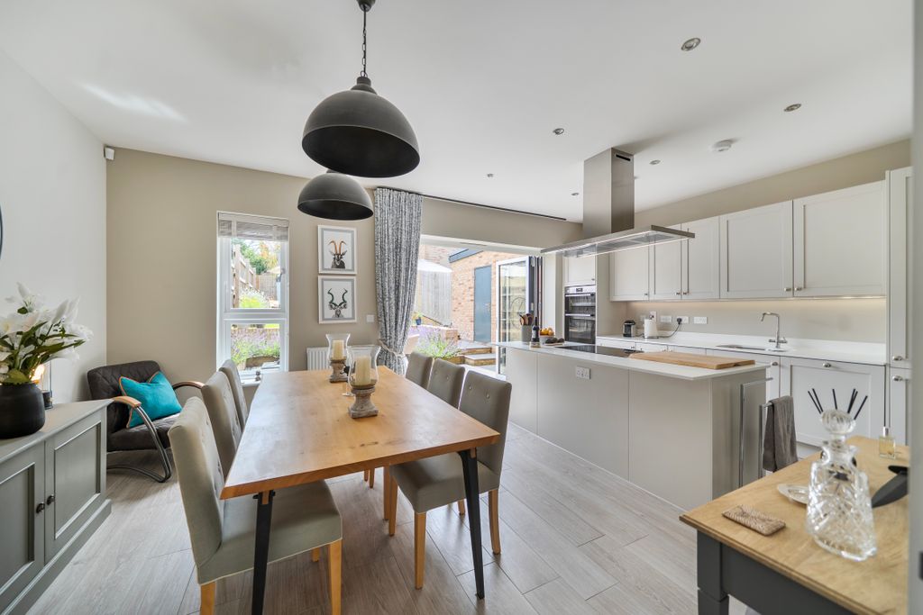 Property photo 1 of 20 1478362136A300316d73A4