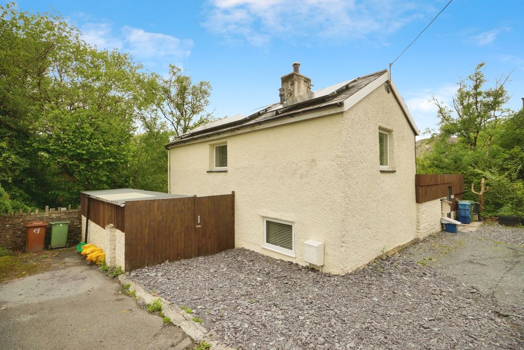 Property photo 2 of 17 Photo
