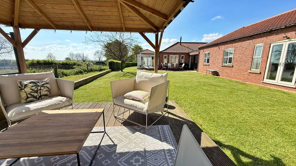 Property photo 3 of 25 Photo 3