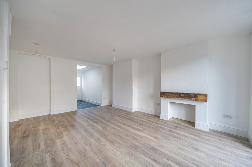 Property photo 3 of 14 Sitting Room