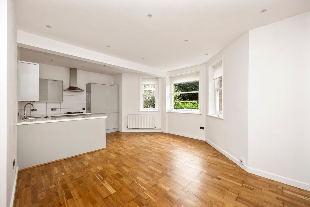 Property photo 2 of 8