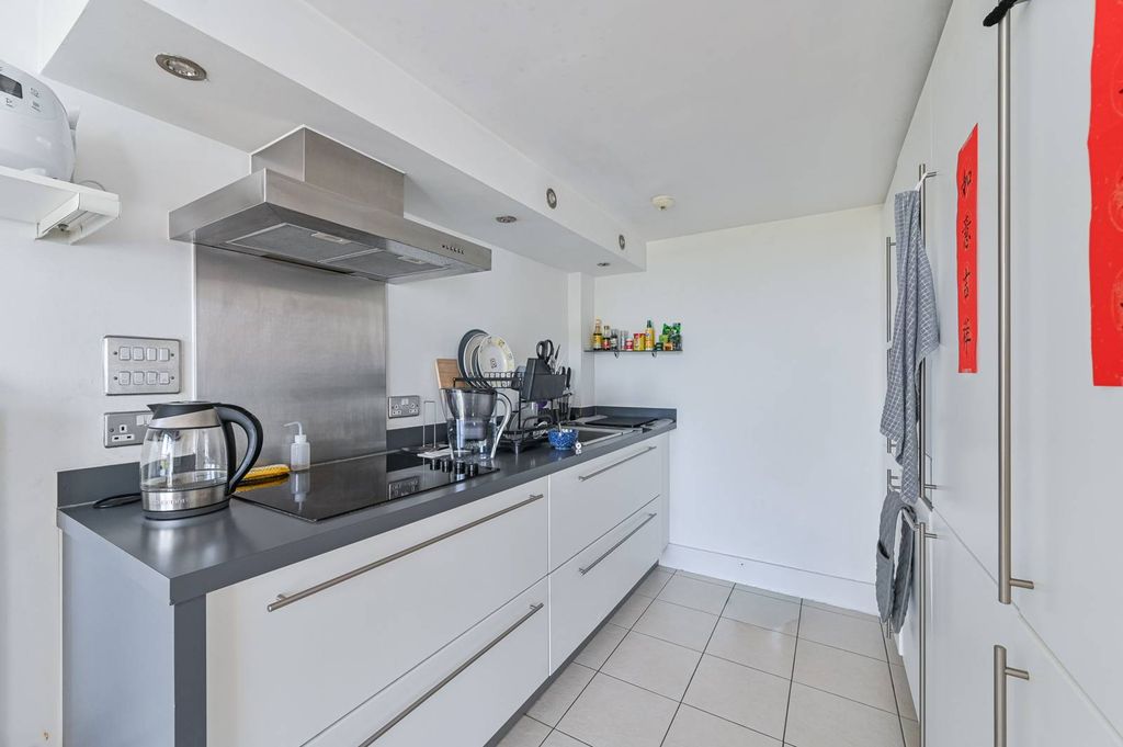 Property photo 3 of 18