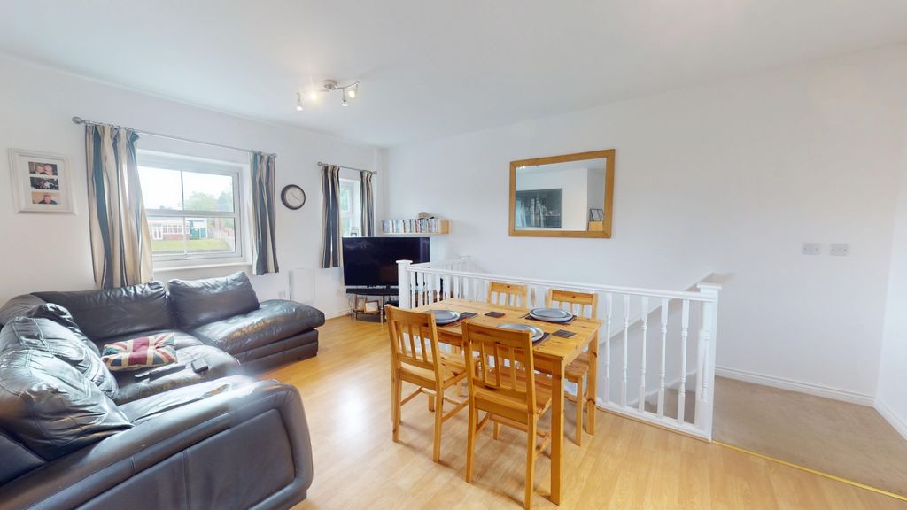 Property photo 3 of 16 4105616