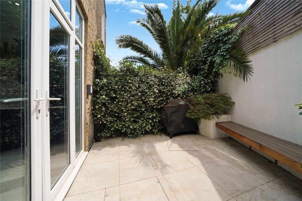 Property photo 3 of 15 Garden