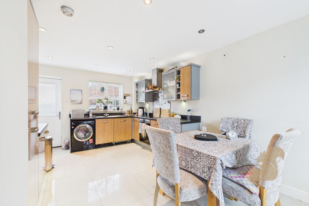 Property photo 3 of 19 Cam01659G0-Pr0707-Still004.Jpg