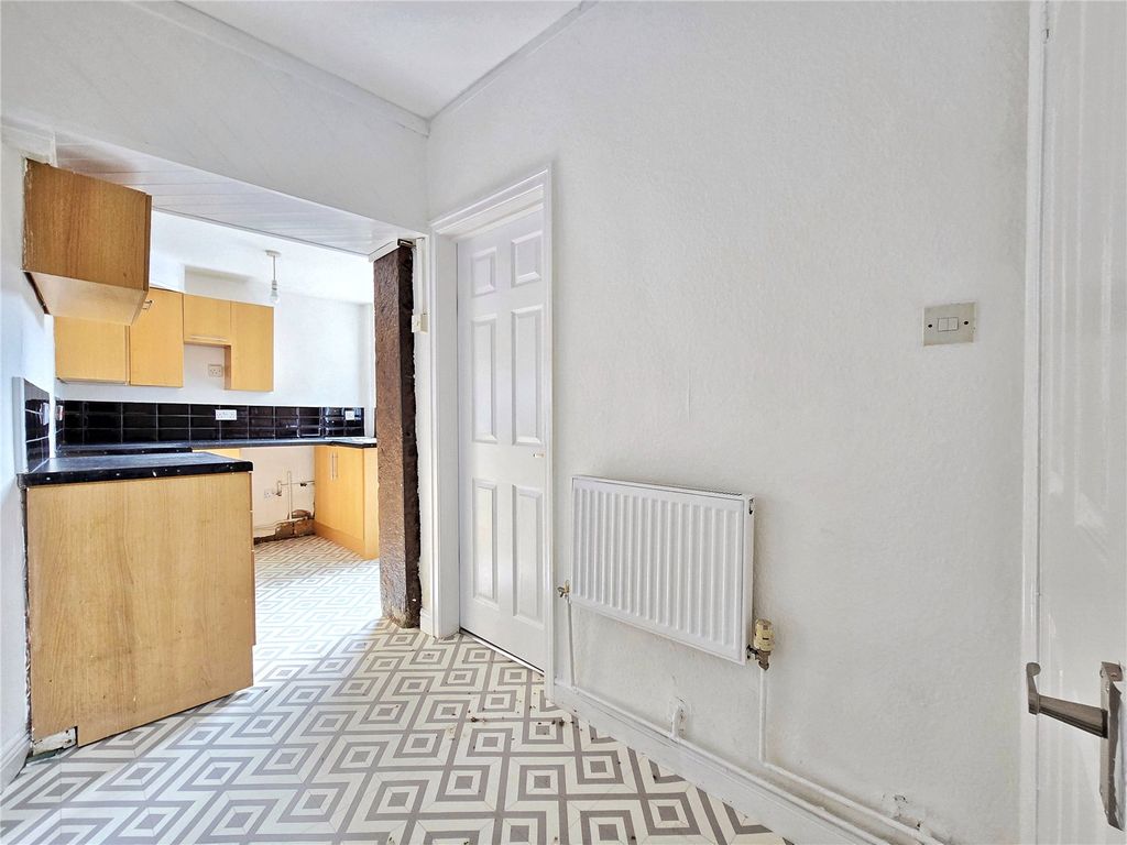 Property photo 3 of 19 Kitchen