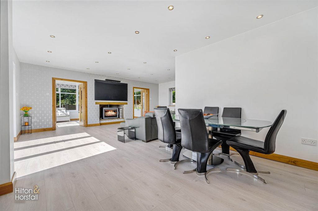 Property photo 2 of 47 Sunny Mead