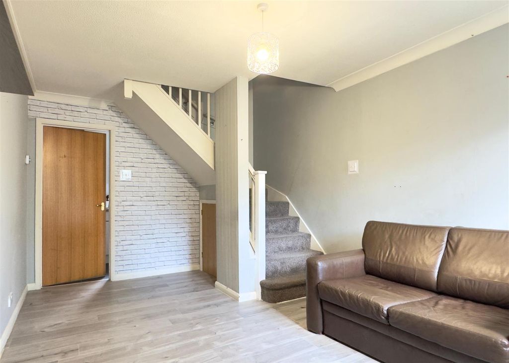 Property photo 2 of 5 Living Room