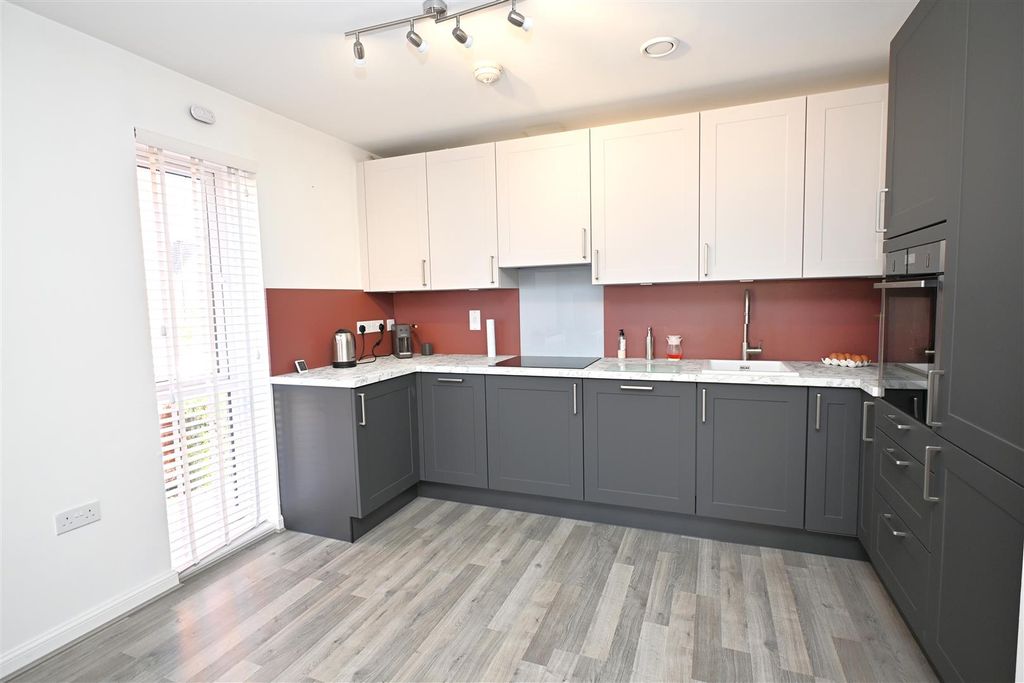 Property photo 3 of 13 Kitchen