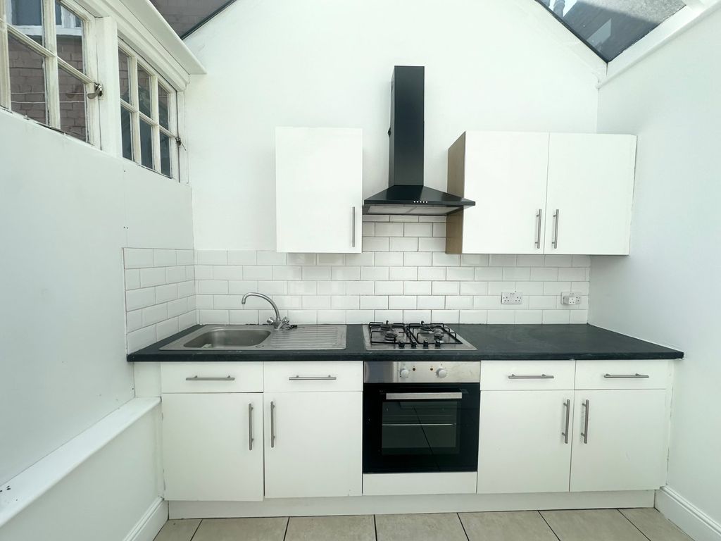 Property photo 2 of 10 Picture No. 08