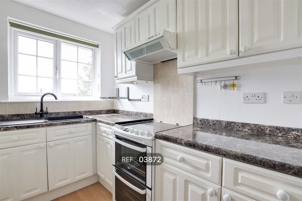 Property photo 3 of 9 Kitchen