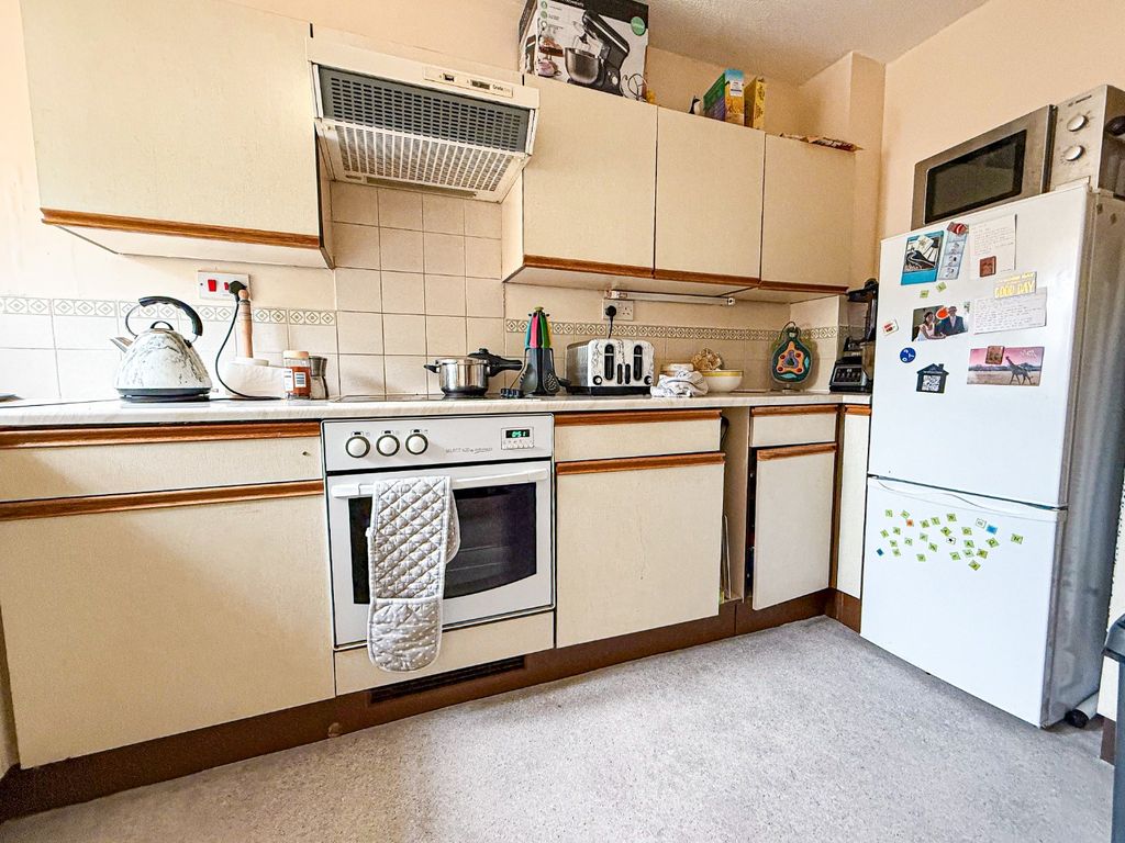 Property photo 2 of 12 4112063