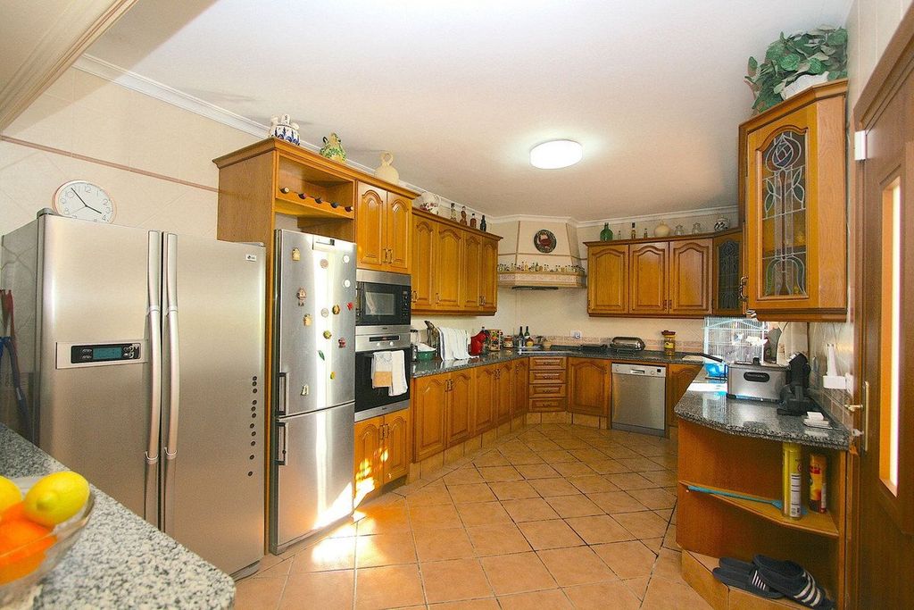 Property photo 3 of 35