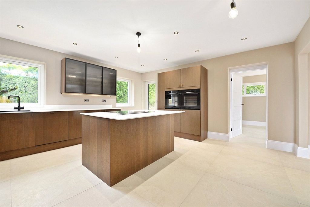 Property photo 2 of 31 Picture No. 09