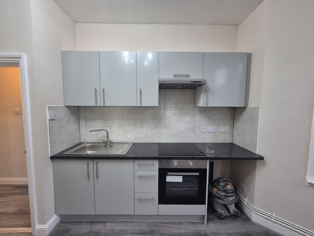 Property photo 3 of 10 Photo 2