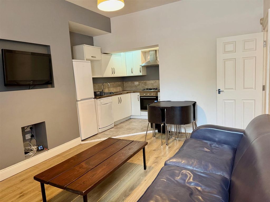 Property photo 1 of 10 Lounge-Kitchen.Jpg
