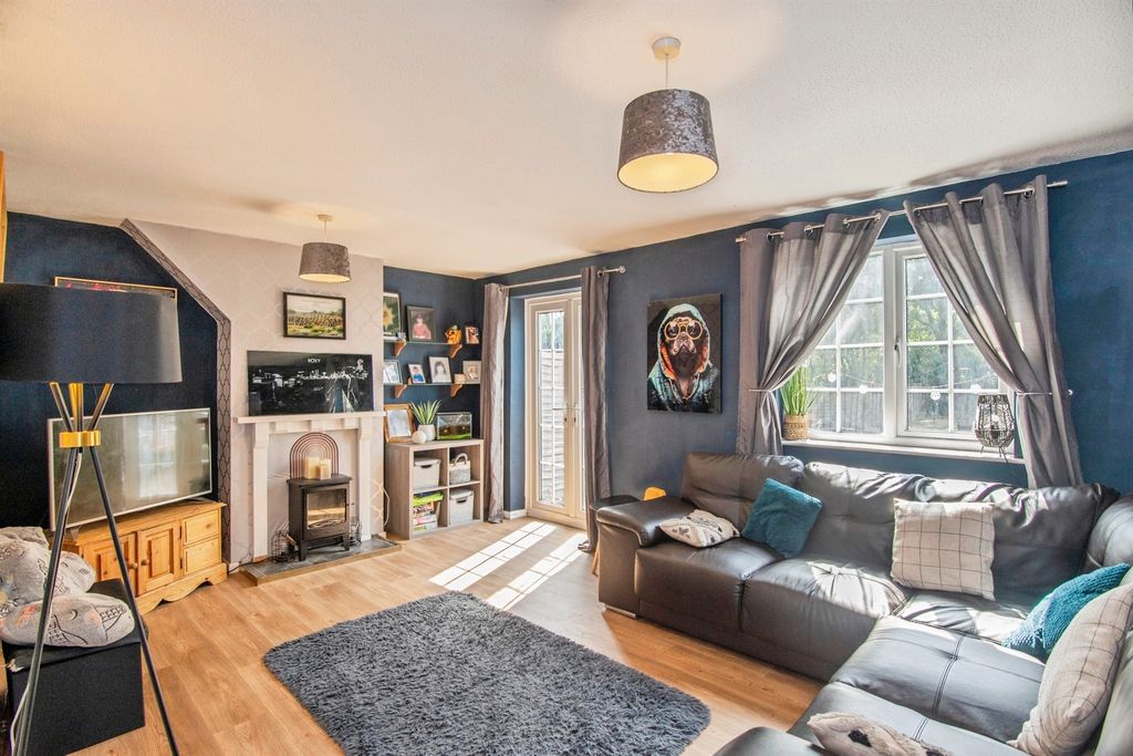 Property photo 2 of 17