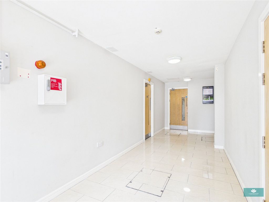 Property photo 2 of 18 Picture No. 19