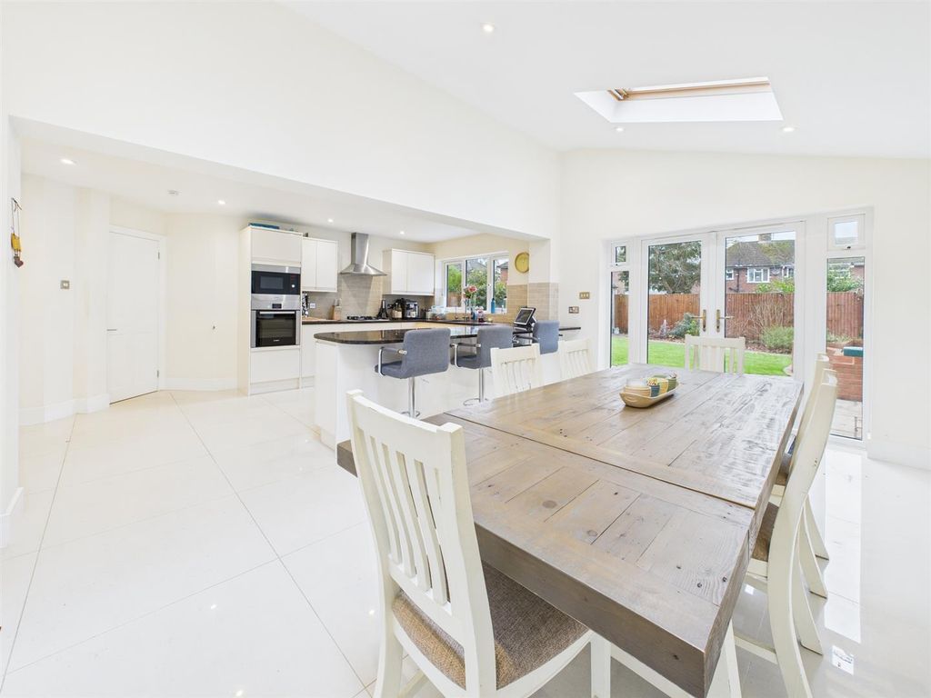 Property photo 2 of 15 Cam05510G0-Pr0137-Still003.Jpg