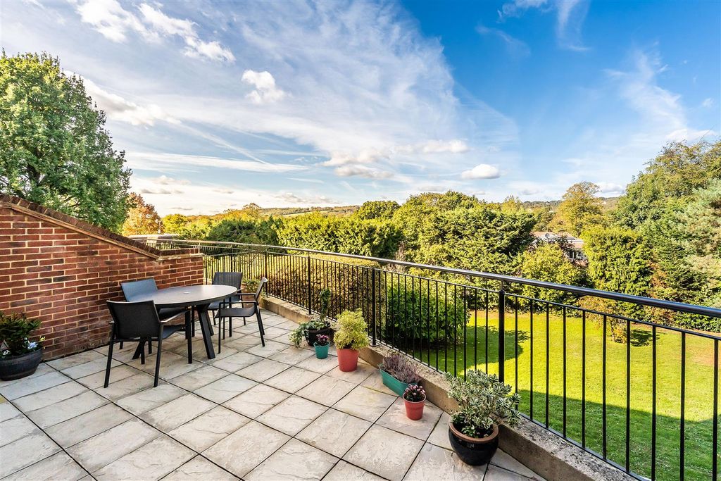 Property photo 2 of 28 12-West-Hill-Place-28.Jpg
