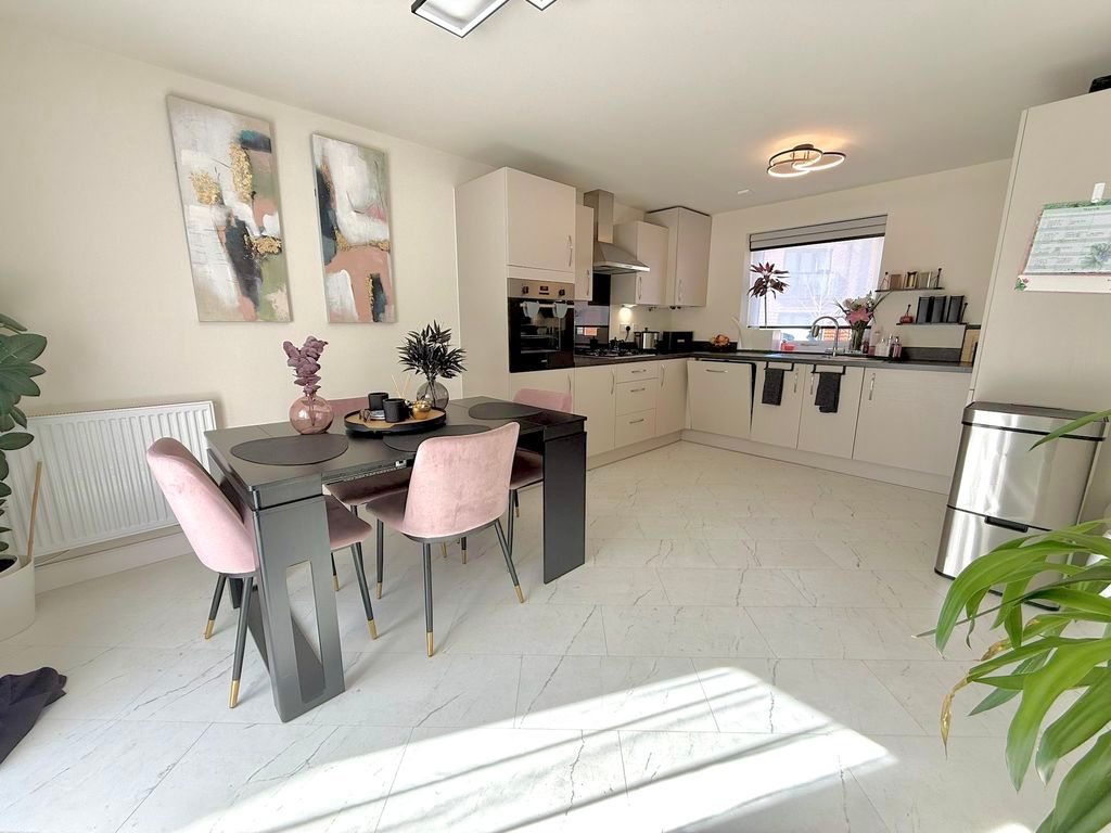 Property photo 2 of 21 Kitchen/Diner