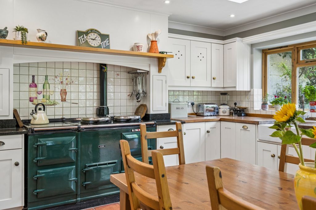 Property photo 3 of 24 Kitchen/Breakfast