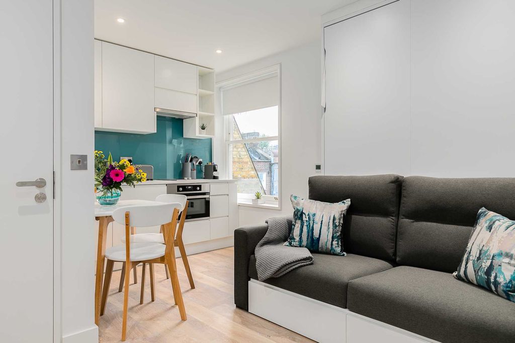 Property photo 1 of 6