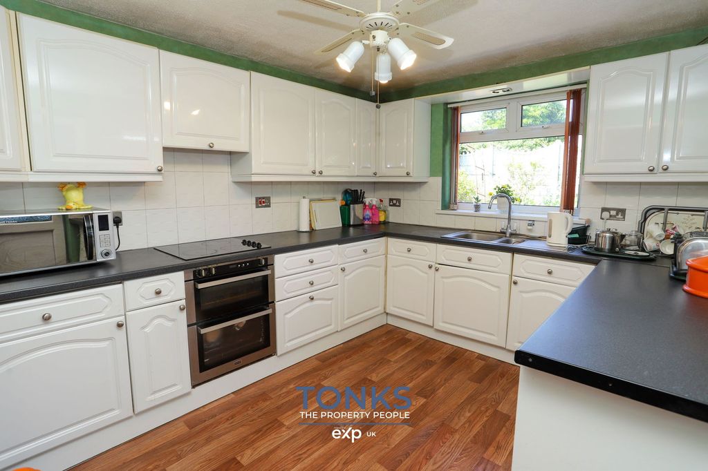 Property photo 2 of 22