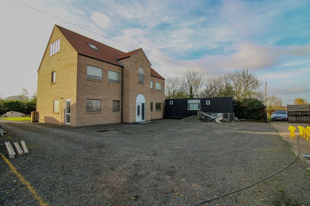 Property photo 1 of 4