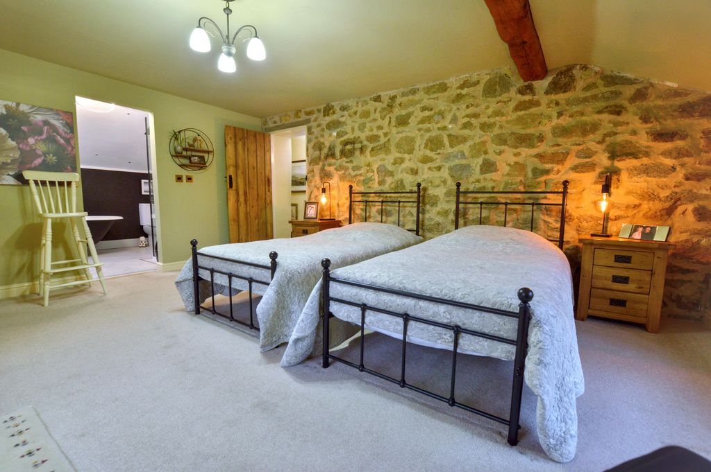 Property photo 3 of 43