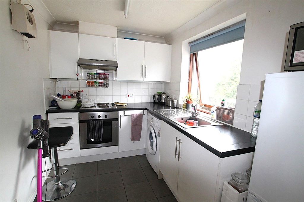 Property photo 3 of 4 Kitchen .Jpg
