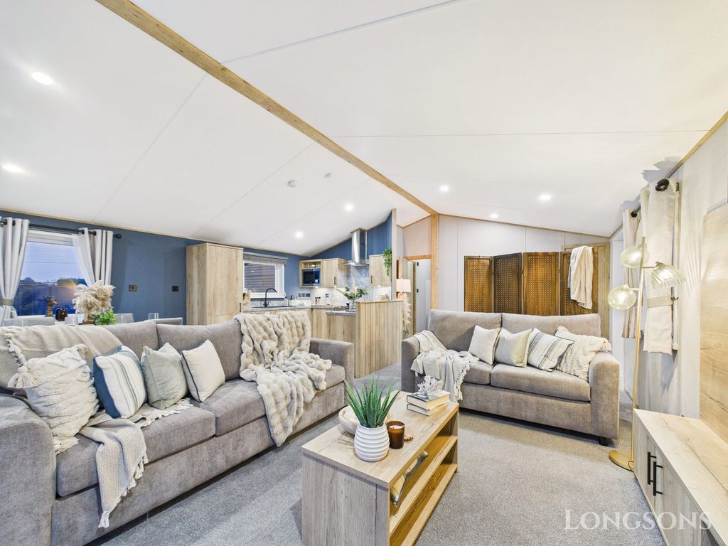 Property photo 2 of 19 Cam02173G0 Pr0328 Still052