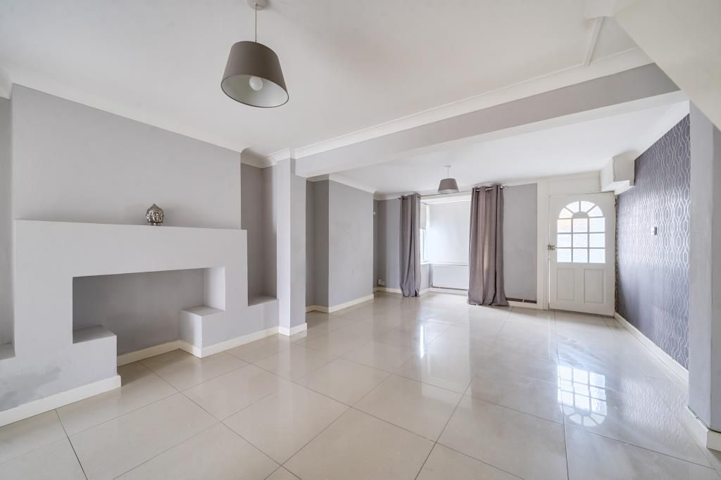 Property photo 2 of 20 Living Room