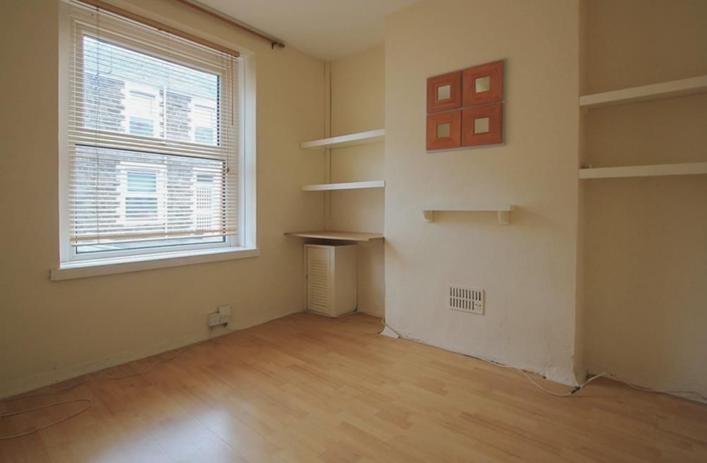 Property photo 3 of 12 16 Pontcanna Place Lr-8.Jpg