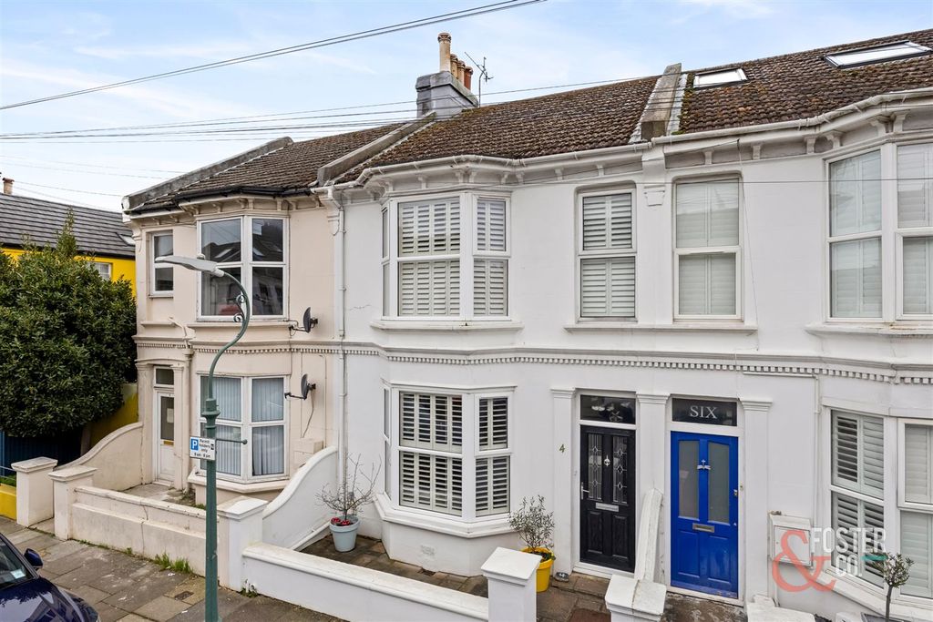 Property photo 1 of 18 Connaught Terrace, 4-028.Jpg