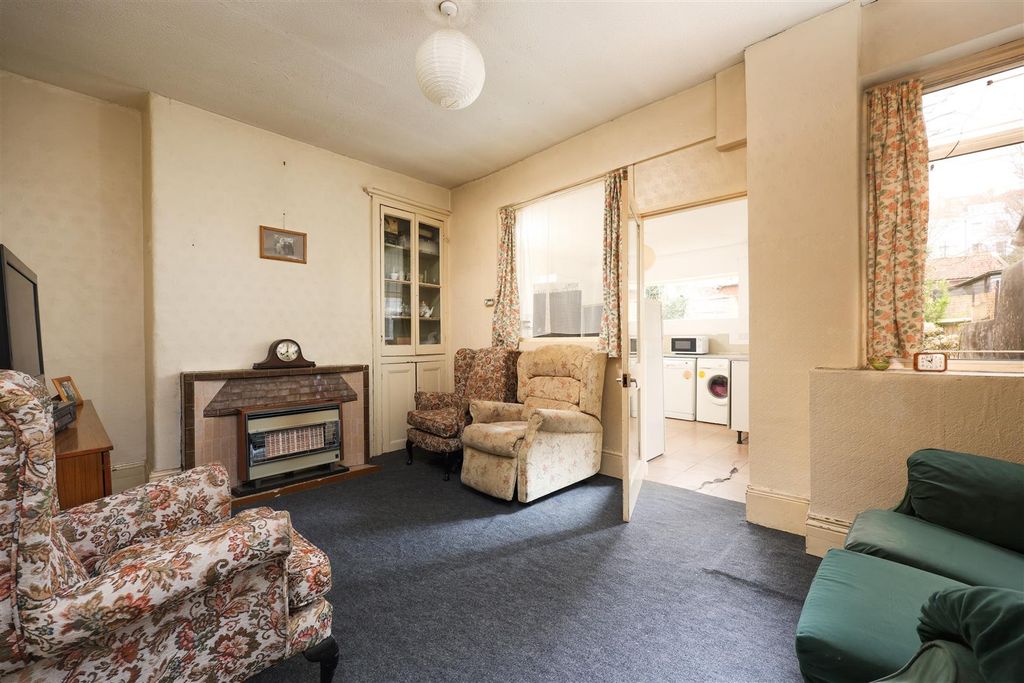 Property photo 3 of 14