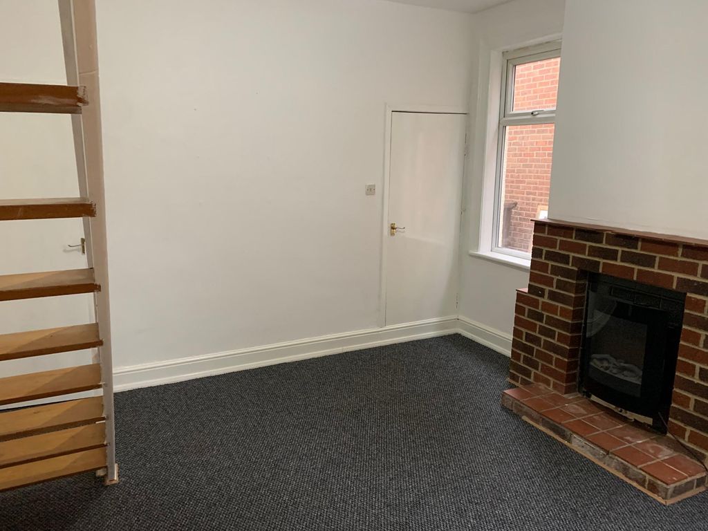 Property photo 3 of 6 Living Room