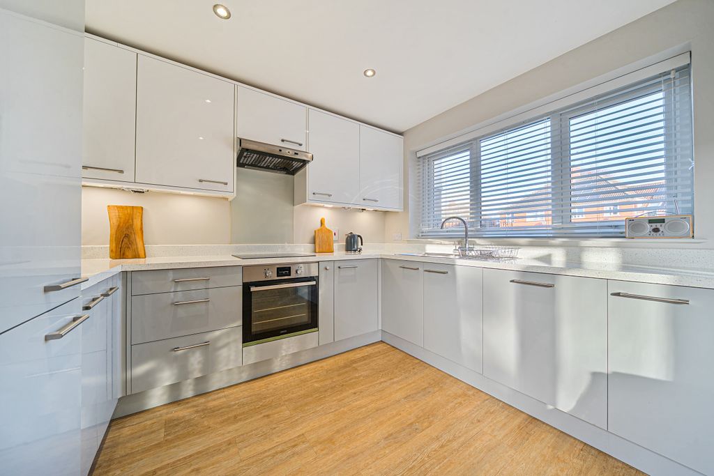 Property photo 3 of 26 Kitchen