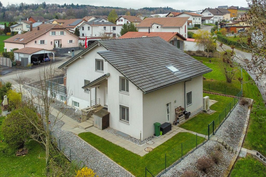 Property photo 3 of 13