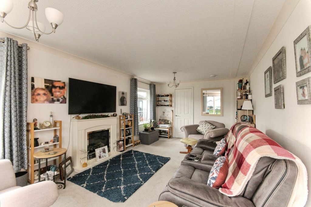 Property photo 3 of 16 Pbox-Img.Jpg