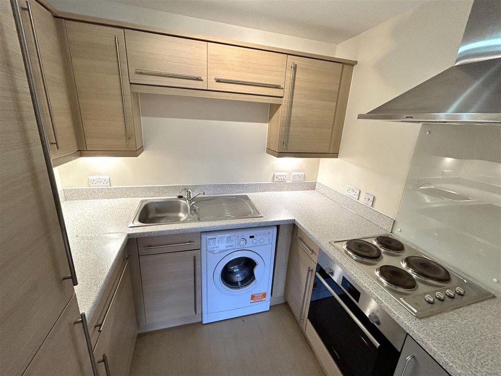 Property photo 2 of 8 Kitchen