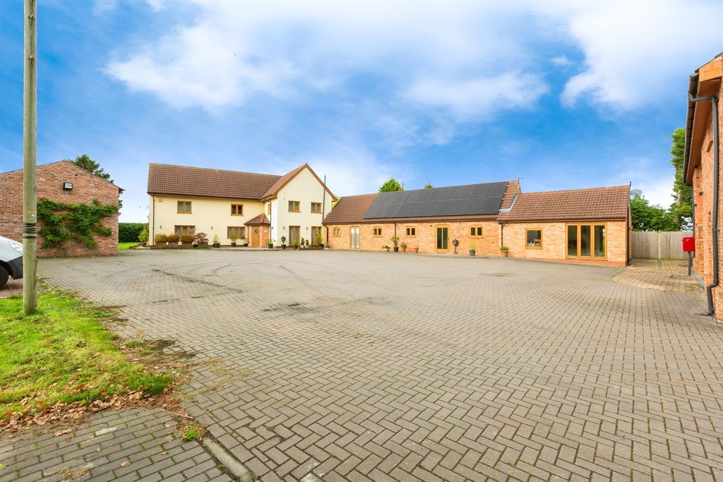 Property photo 1 of 26