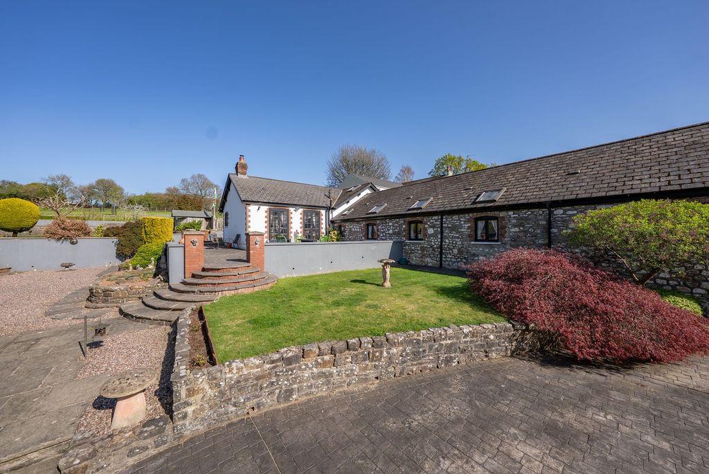 Property photo 2 of 35 P042294_02.Jpg