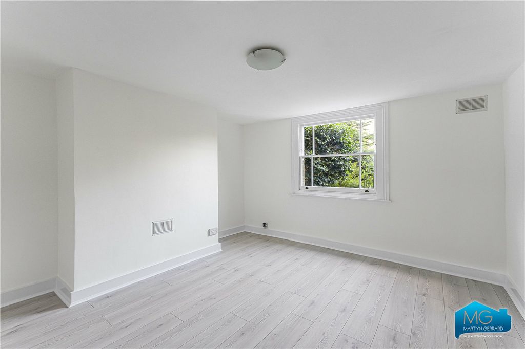 Property photo 2 of 8 Picture No. 32