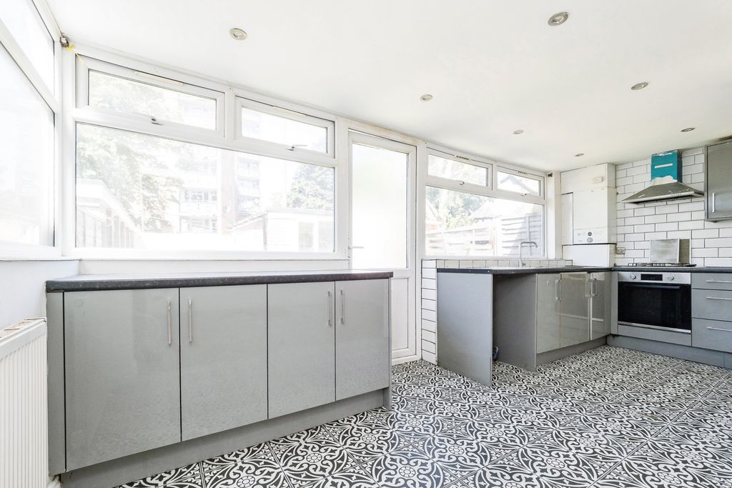Property photo 3 of 20 Pbox-Img.Jpg