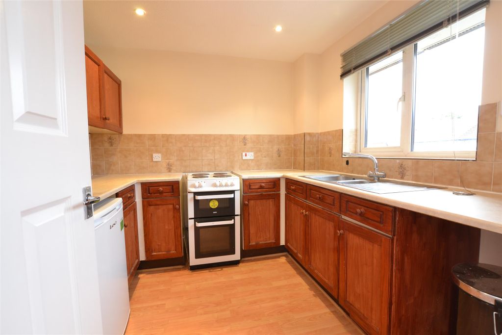 Property photo 2 of 8 Kitchen